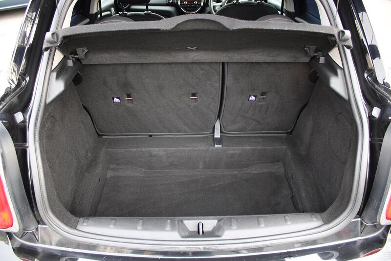 MINI HATCH