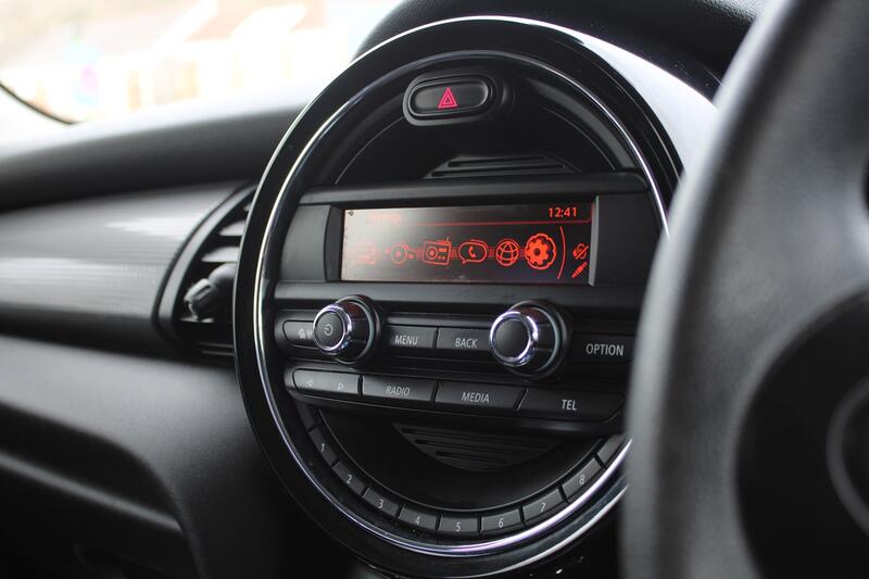 MINI HATCH